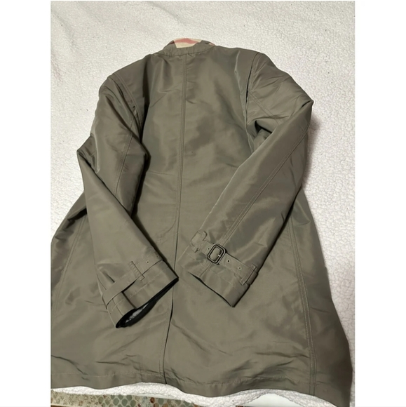 Authentic Burberry Coat - Picture 7 of 7